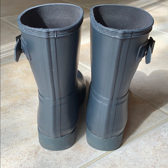 Hunter Original Refined Short Rain Boots Navy Sz 7 - Picture 2 of 7